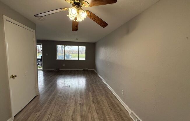 2 beds, 1.5 baths, $900, Unit APARTMENT 5F