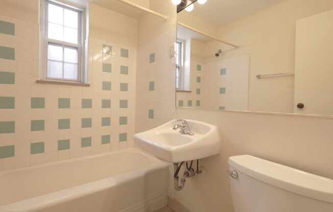 1 bed, 1 bath, 610 sqft, $940, Unit D01