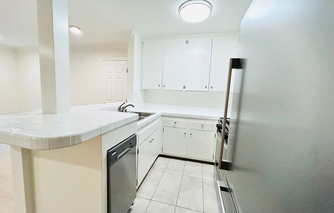 1 bed, 1 bath, $2,195, Unit 38-6