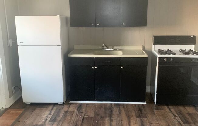 1 bed, 1 bath, $675, Unit #103