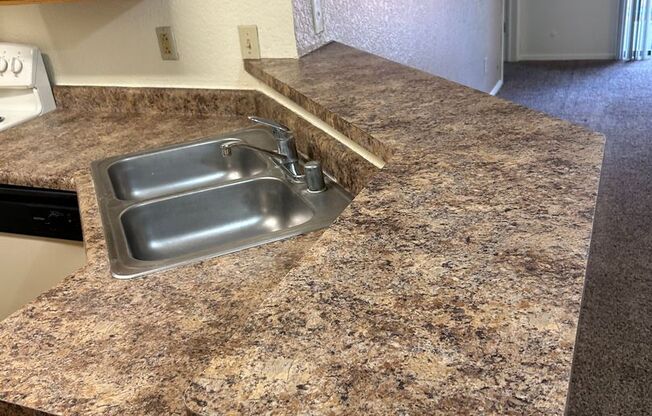 2 beds, 2 baths, 957 sqft, $1,015, Unit 62