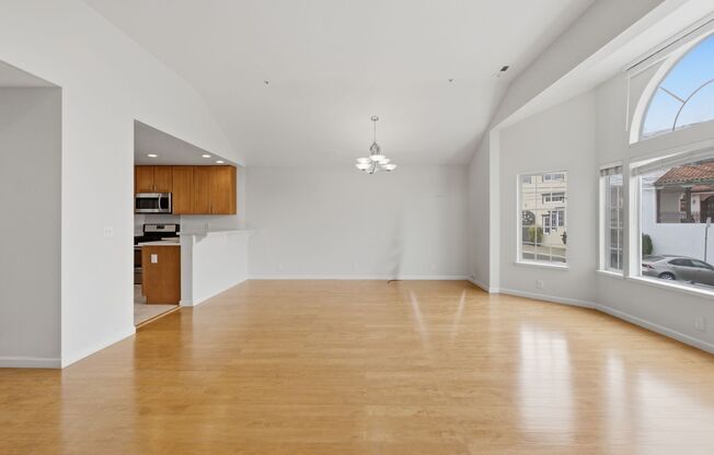 Top-Floor 3BR in Duplex Near BART | Vaulted Ceilings | In-Unit Laundry | Garage Parking