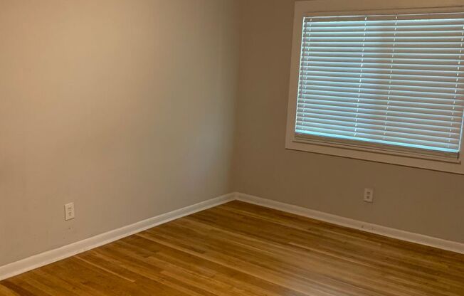 2 beds, 1 bath, 800 sqft, $1,550