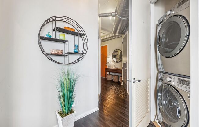 2 beds, 2 baths, $4,000, Unit # 1017