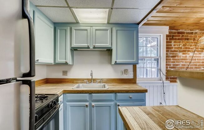 Charming Historic Carriage Home Steps from Pearl Street - Boulder Living at Its Finest!