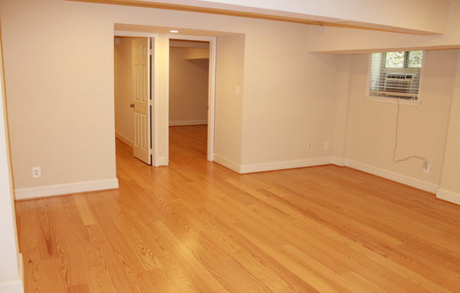 2 beds, 1 bath, 742 sqft, $2,500, Unit 114