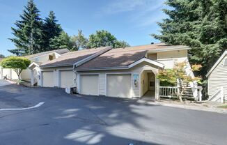 Charming Updated 2 Bedroom 2 Bathroom Bellevue Condo
