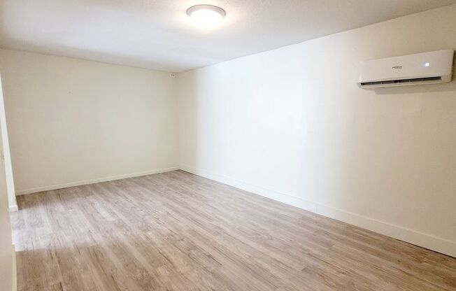 Studio, 1 bath, $889, Unit Unit D