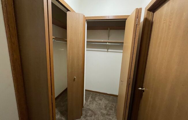 3 beds, 1 bath, 1,040 sqft, $1,800, Unit 3172-104