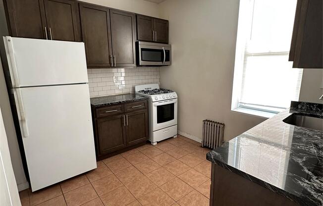 2 beds, 1 bath, 700 sqft, $2,600, Unit 3F