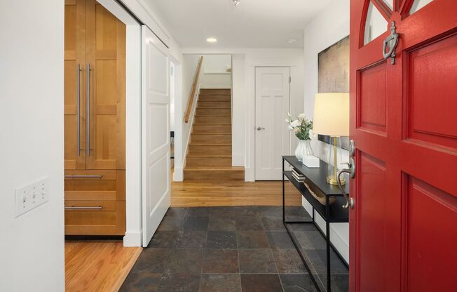 4 beds, 2.5 baths, $6,300