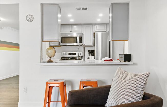 Furnished Optional 3 bed 2 bath Townhome
