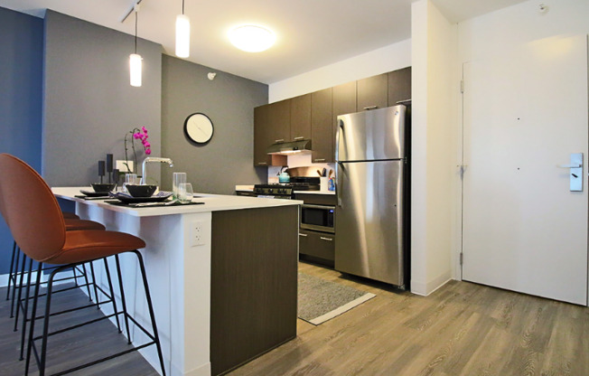 613 N WLS
