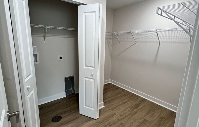 2 beds, 2 baths, 1,000 sqft, $1,700, Unit 8487 - B6