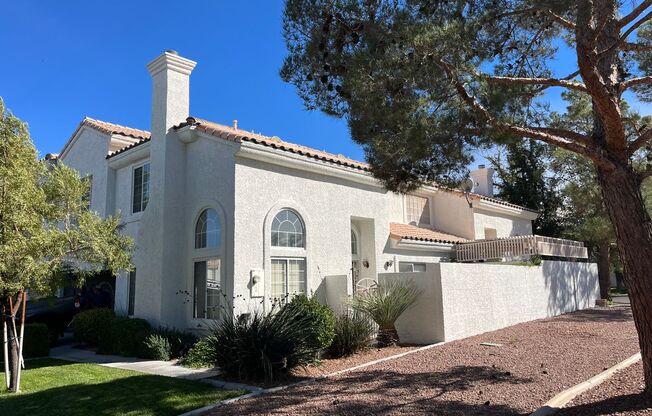 3 Bed Townhome For Rent in Henderson!