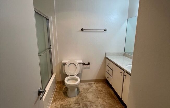 2 beds, 1 bath, 900 sqft, $3,500, Unit 215D