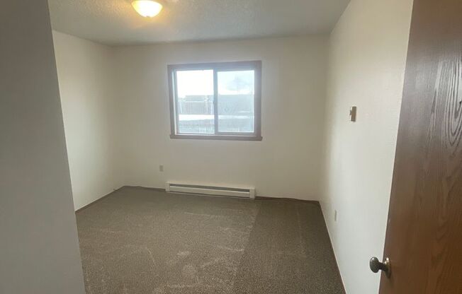 2 beds, 1 bath, 850 sqft, $750, Unit 701 - 14A