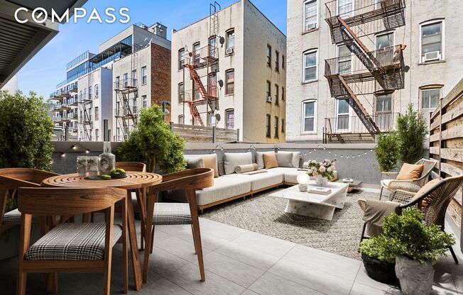 11 35 45 AVE