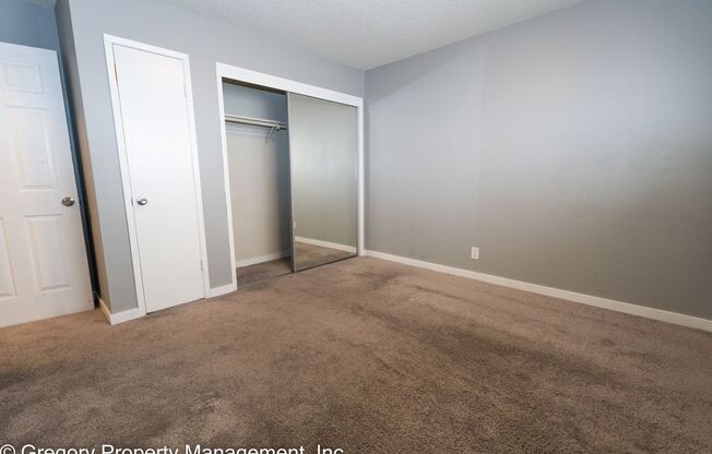 2 beds, 1 bath, 1,050 sqft, $2,600