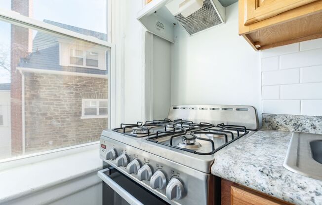Studio, 1 bath, 375 sqft, $1,175, Unit A7