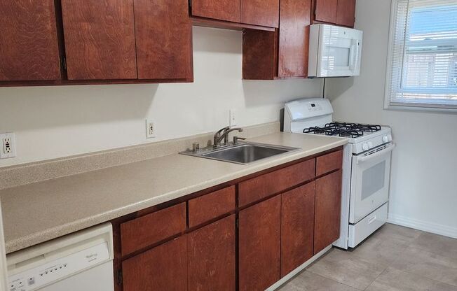 2 beds, 1 bath, $2,195