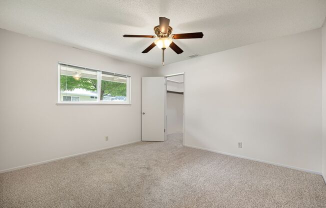 1 bed, 1 bath, 605 sqft, $1,300, Unit 44