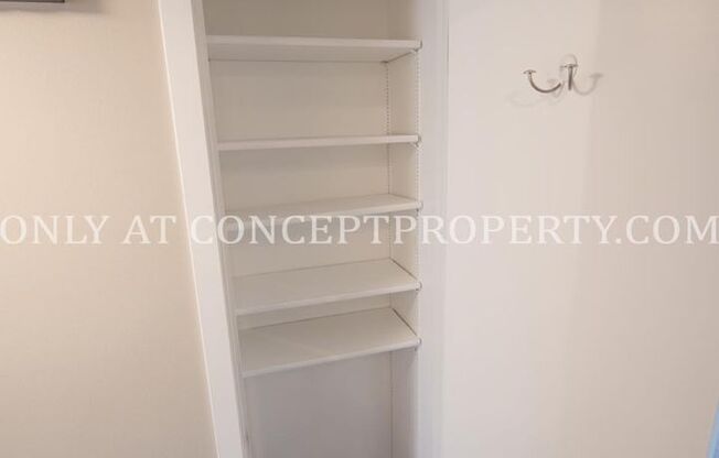 2 beds, 1 bath, 902 sqft, $1,695, Unit 14