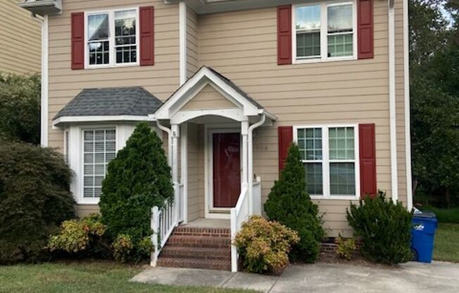 Charming 3 Bed/2.5 Bath Home in Hedingham!