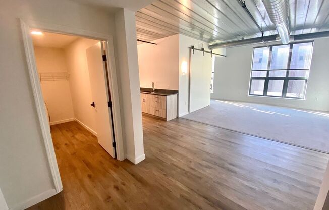 2 beds, 1 bath, 835 sqft, $2,295, Unit Unit 205