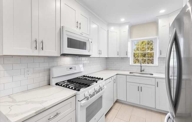 30 Lake Shore Ct Apt 3