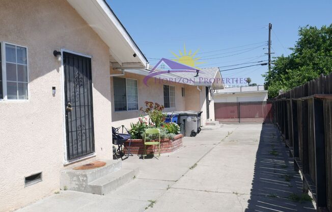 381/385 Las Palmas Ave
