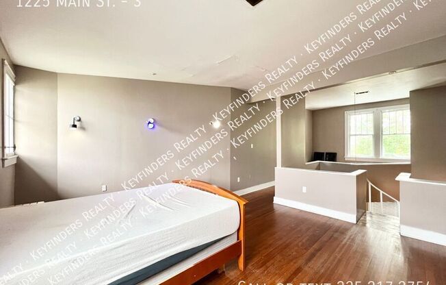 1225 MAIN ST