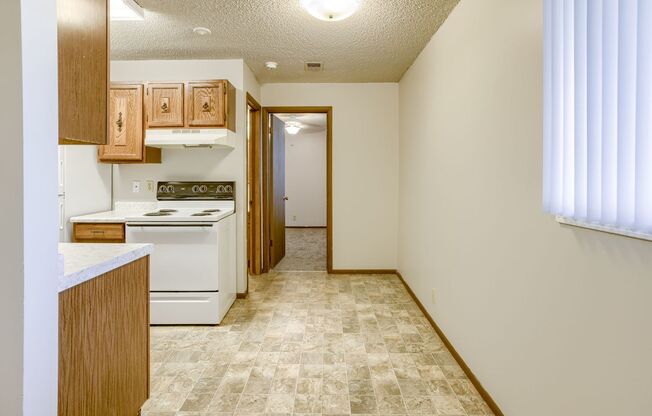 1 bed, 1 bath, 750 sqft, $750, Unit 5140 S 48th #15