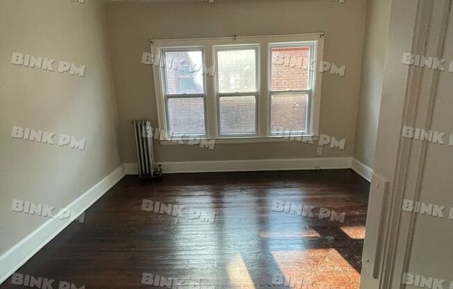 3 beds, 1 bath, $900