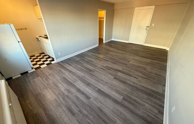 Studio, 1 bath, 400 sqft, $895, Unit #411