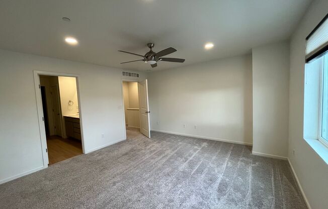 Beautiful Newer Build Townhome in Greeley