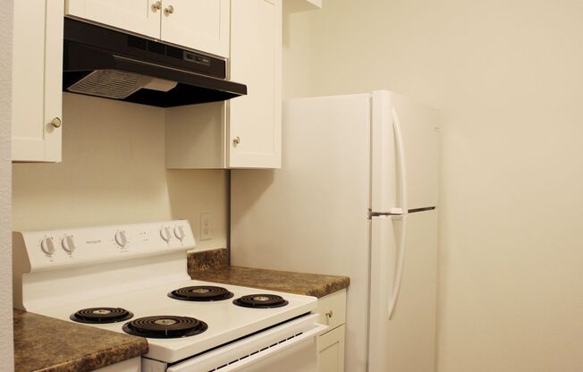 2 beds, 1 bath, $825, Unit AV #208 - RTS