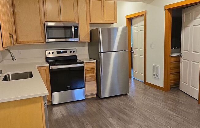 3 beds, 1 bath, $2,450, Unit 1210 #101