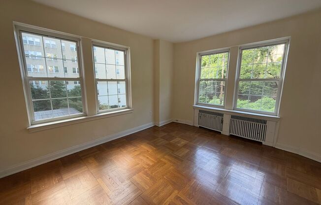 1 bed, 1 bath, 768 sqft, $1,450, Unit Royal York 312