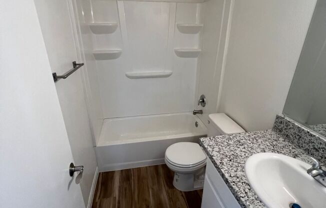 Studio, 1 bath, 430 sqft, $1,125, Unit 31