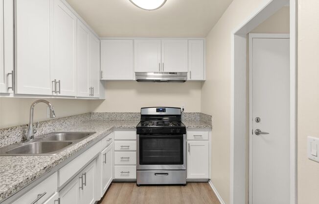 2 beds, 1 bath, 800 sqft, $2,150, Unit 01