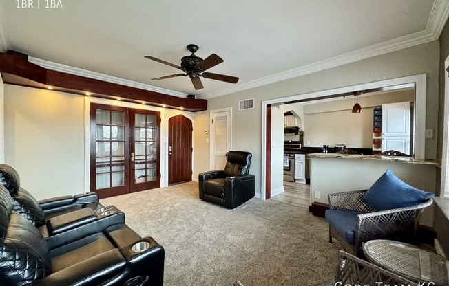 702 W 48th St