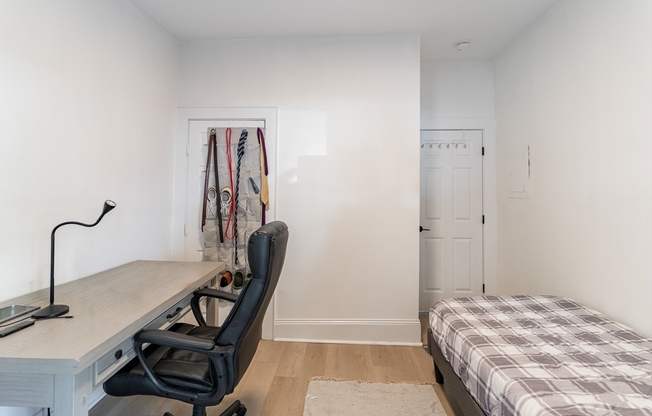 3 beds, 2 baths, 773 sqft, $4,700, Unit 1