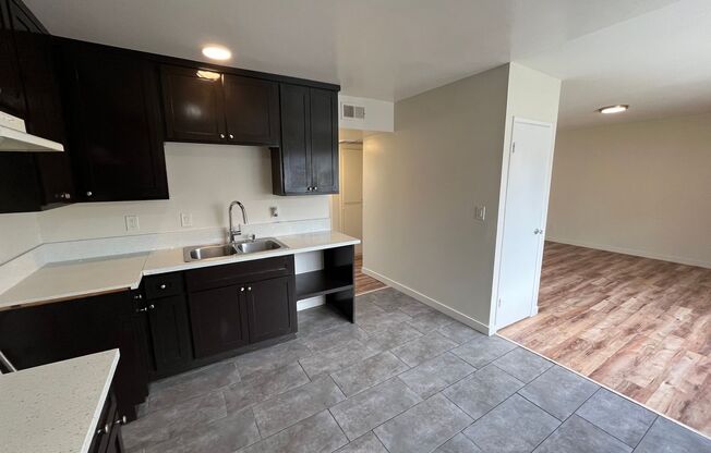 8517 Cedros Ave.