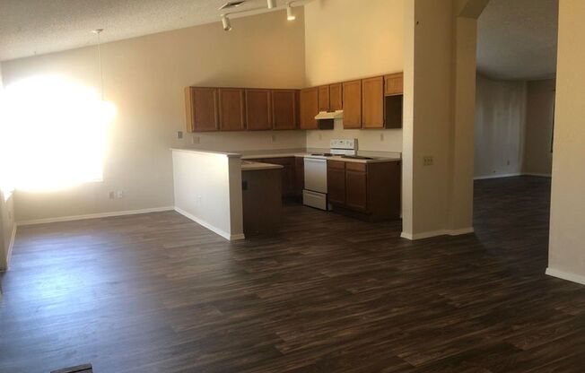 Spacious 3 Bedroom w/ Pool in Peoria