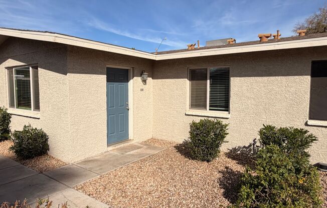 Charming 2 Bedroom, 2 Bathroom Single-Level Apartment in Cozy Phoenix Community
