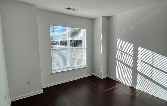 Studio, 1 bath, 637 sqft, $1,566, Unit 308
