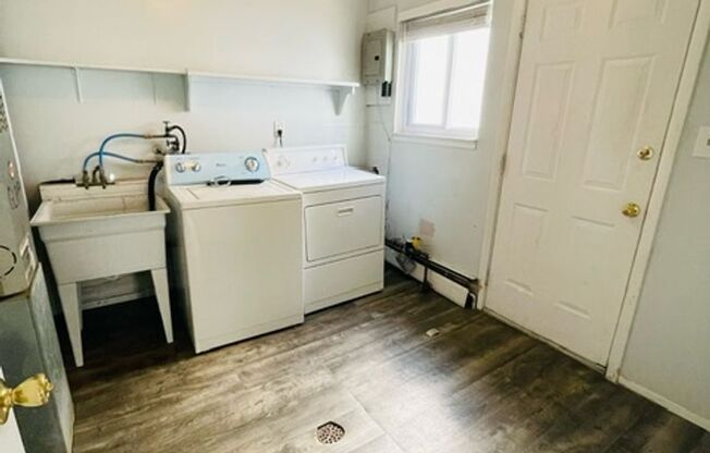 3 beds, 1 bath, $1,200