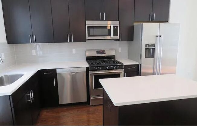 2 beds, 2.5 baths, $3,100, Unit Unit 103