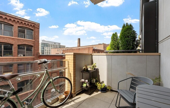 1 bed, 1 bath, 651 sqft, $2,850, Unit 401R